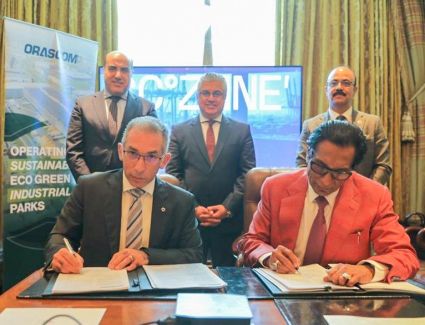 رئيس اقتصادية قناة السويس يشهد توقيع عقد توسعات جديدة لشركة فليكس الهندية داخل أوراسكوم للمناطق الصناعية بالسخنة