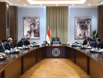 رئيس الوزراء يلتقي وزير البريد والمواصلات السلكية واللاسلكية في جمهورية الجزائر