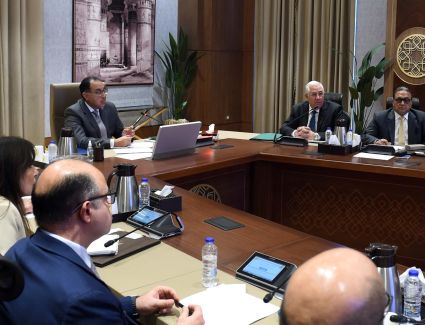 رئيس الوزراء يناقش مقترحات تحفيز نشاط البورصة المصرية للسلع