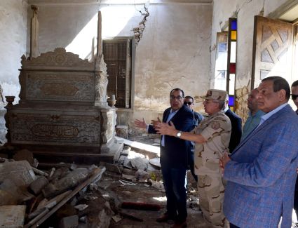 رئيس الوزراء يتفقد المقابر المطلة على شارع صلاح سالم لعرض الرؤية المتكاملة لخطوات بدء تنفيذ "مقبرة الخالدين"