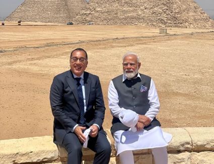 رئيس الوزراء يصطحب نظيره الهندي في جولة بمنطقة الأهرامات