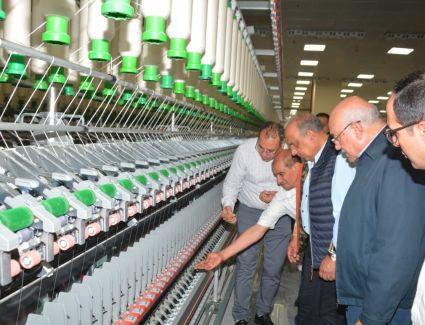 استعداداً للافتتاح الرسمي.. وزير قطاع الأعمال العام يتابع مراحل التشغيل التجريبي لمصنع "غزل 4" بالمحلة الكبرى