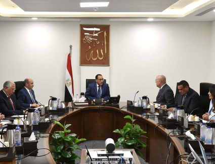 رئيس الوزراء يستعرض ضوابط حوكمة الإجراءات المتبعة في تحصيل مقابل التحسين