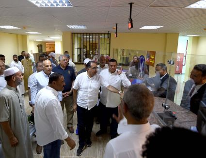 رئيس الوزراء يتفقد وحدة مرور سيوة