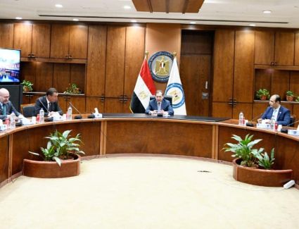 وزير البترول يلتقي نائب الرئيس التنفيذي لشركة كاتربيلر إنك العالمية لبحث التعاون المشترك