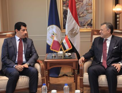 وزير السياحة والآثار يستقبل سفير قطر بالقاهرة لتعزيز التعاون بين البلدين