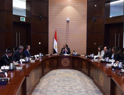 رئيس الوزراء يلتقي مسئولي شركة "بلاك روك" العالمية