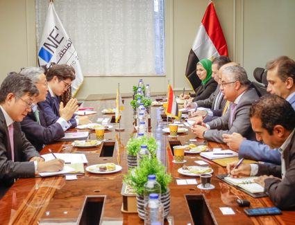 رئيس المنطقة الاقتصادية لقناة السويس يستقبل السفير الكوري الجديد لبحث ملفات التعاون المشترك