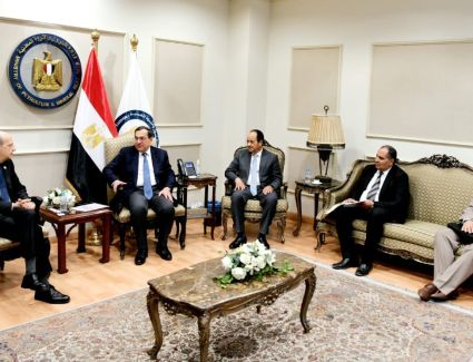 وزير البترول يستقبل وفداً من  شركة توتال انرجيز الفرنسية