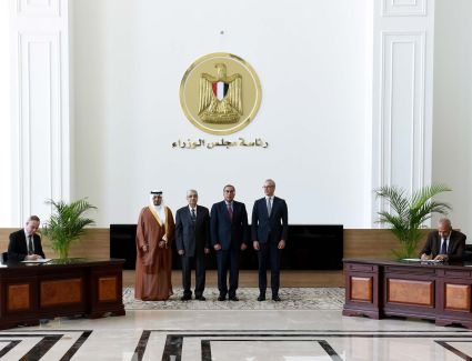 "مدبولي" يشهد توقيع وثيقة إتاحة الأرض لبدء الدراسات والقياسات لتطوير مشروع طاقة رياح بغرب سوهاج بقدرة 10 جيجاوات