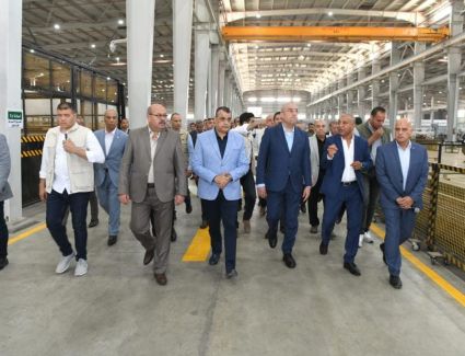 وزيرا "الإنتاج الحربي" و"الإسكان" يتفقدان "مصنع إنتاج المصاعد الكهربائية" 