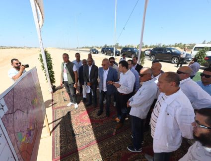 وزير الإسكان يتابع أعمال الطرق والمرافق وموقف طلبات تقنين أوضاع الأراضي بمدينة سفنكس الجديدة