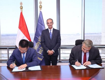 وزير الاتصالات يشهد توقيع مذكرة تفاهم مع شركة هواوى Huawei لتعظيم الاستفادة من تكنولوجيا الذكاء الاصطناعى