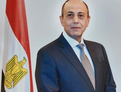 وزير الطيران المدنى يتفقد حركة التشغيل بمطار العلمين الدولى