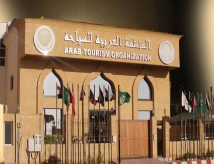 لجذب السائحين.. تونس تبحث مع المنظمة العربية للسياحة سبل تطوير  المزارات والاستثمارات