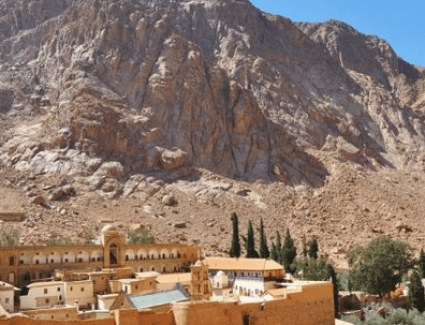 «عيسى» يبحث مستجدات مشروع تطوير موقع التجلي الأعظم بسانت كاترين 