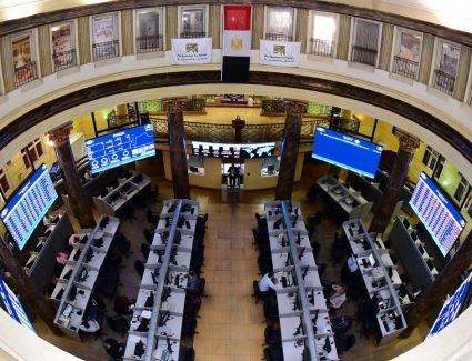 البورصة المصرية تبدأ تعاملات جلسة منتصف الأسبوع بارتفاع جماعي