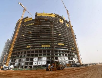 وزير الإسكان يتفقد منطقة الأبراج الشاطئية بمدينة العلمين الجديدة.