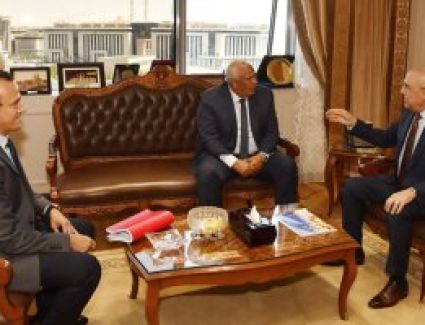 وزير الإسكان ومحافظ الوادي الجديد يتابعان موقف مشروعات الجاري تنفيذها بالمحافظة