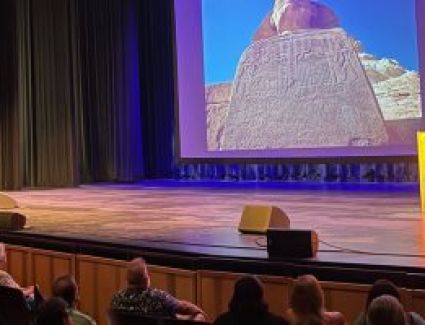 زاهي حواس يوضح  تفاصيل أحدث الاكتشافات الأثرية خلال محاضرة  بولاية كنتاكي الأمريكية