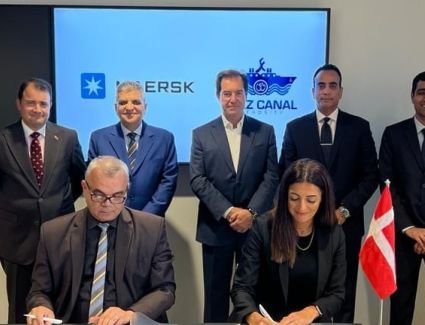 قناة السويس و«ميرسك» العالمية يوقعان اتفاقية تمديد التعاون الثنائي للتدريب والتحول الأخضر  وبناء القاطرات البحرية 