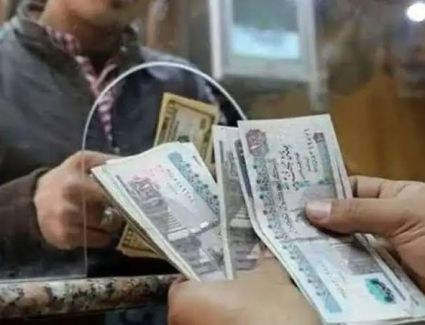 بعد قرارات الرئيس.. اعرف هتقبض كام وأمتى.. «المالية» توضح التفاصيل