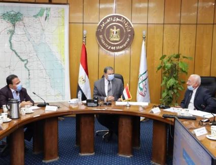 وزير القوى العاملة: صرف 698 مليون جنيه إعانات طوارئ لـ 394 ألف عامل 