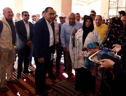 «مدبولي» يلتقى مشايخ البدو وقساوسة دير سانت كاترين.. ويؤكد: المشروع سيكون مصدر خير على سيناء