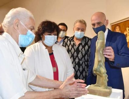 وزيرة الثقافة تفتتح الدورة ٥٩ من صالون القاهرة بقصر الفنون 