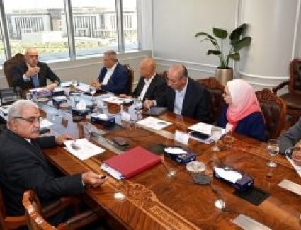 وزير الإسكان يتابع موقف خدمات مياه الشرب والصرف الصحي على مستوى الجمهورية