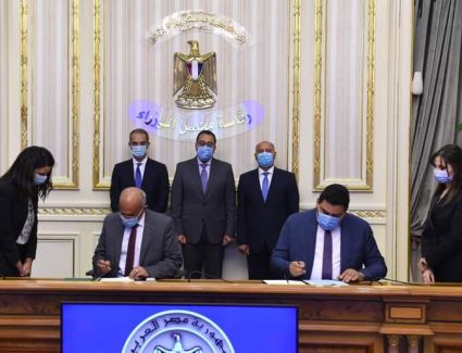 رئيس الوزراء يشهد اتفاقية تسوية بين الهيئة العامة للطرق والكباري والشركة المصرية للاتصالات