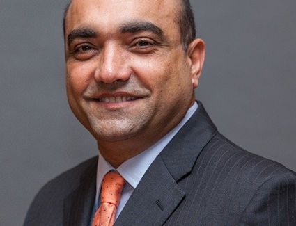 طارق هيبة: البنية التحتية وتهيئة المواطن ضرورة للاستفادة من الذكاء الاصطناعي 