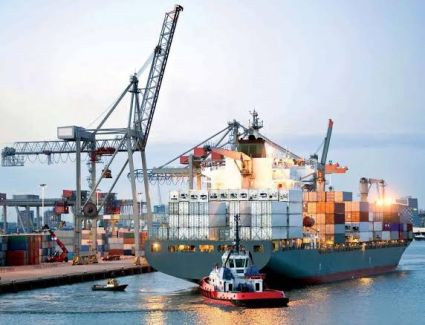 بالرغم من سقوط الأمطار.. استمرار حركة الملاحة بميناءي الإسكندرية والداخلية 