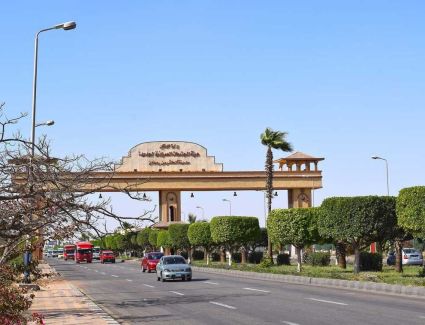 الإسكان: بحث إعادة تخطيط محاور الخدمات ومستويات الإسكان بالعاشر من رمضان