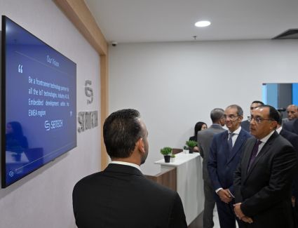 خلال جولته بالقرية الذكية.. «مدبولي» يزور شركة «سايتك» الرائدة في تطوير الأجهزة والبرامج المدمجة لصناعة السيارات