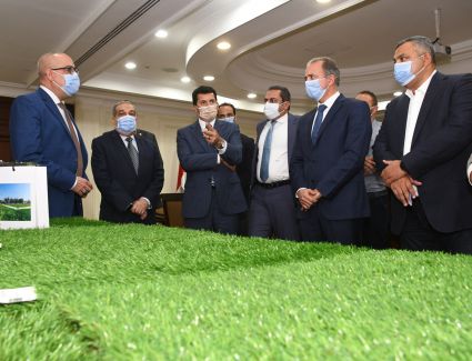 استعراض إمكانية استخدام النجيل الصناعى فى أعمال "اللاند سكيب" بالمدن الجديدة