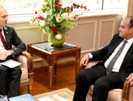 وزير الصناعة:  نسعى لجذب الاستثمارات.. ووفد بلغاري يزور القاهرة ديسمبر المقبل 