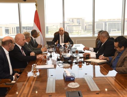 وزير الإسكان يتابع موقف تكثيف العمالة والمعدات.. والبرنامج الزمني المضغوط للانتهاء من تنفيذ مشروع تطوير الصرف الصحى بمنطقة المقطم