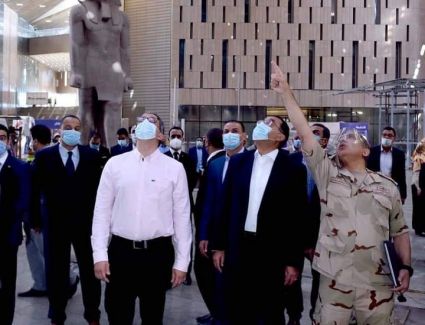 العناني: جرى نقل 54 ألف قطعة أثرية للمتحف المصري الكبير.. ومدبولي للعاملين: بسواعدكم  نبني صرحا عالميا