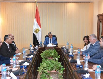 وزير الإنتاج الحربي يبحث التعاون المشترك في مجال الصناعات الدفاعية مع وفد يوناني