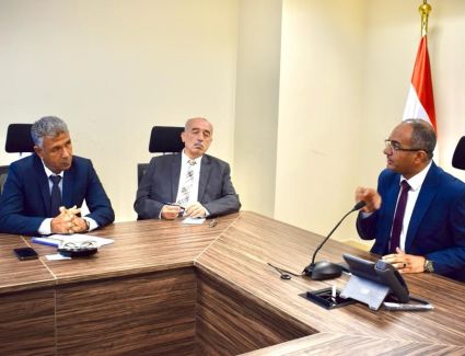 نائب وزير الإسكان يترأس اجتماعاً لمتابعة منظومة مياه الشرب بالقاهرة الجديدة وموقف المشروعات الجارية