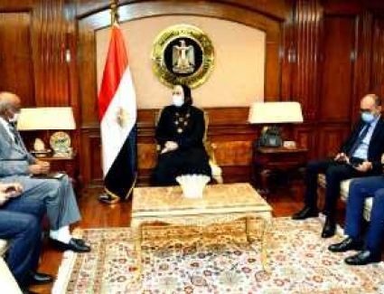 وزيرة التجارة والصناعة: حريصون على المساهمة فى إعادة تأهيل وتشغيل المصانع السودانية المغلقة  