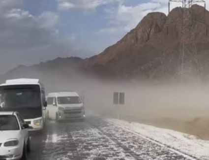 بسبب السيول.. غلق طريق شرم الشيخ/ دهب 