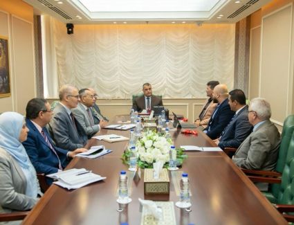 وزير لإنتاج الحربي يستقبل ممثلي شركة «استشارة للتنمية الصناعية» والمدن الذكية لمناقشة سبل التعاون