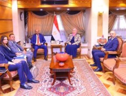 «القباج» تبحث مع رئيس البورصة التعاون بشأن دراسة فرص الاستثمار المجتمعي