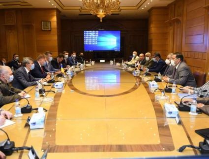 بحث سبل تعزيز التعاون المشترك بين "الإنتاج الحربي" والشركات الأوكرانية