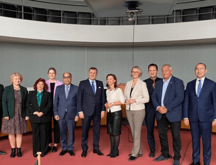 وزير السياحة والآثار يتوجه في زيارة قصيرة للعاصمة الألمانية برلين 