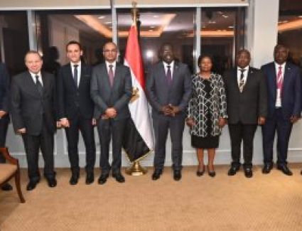 مسئولو «الإسكان» يبحثون مع وزير التجارة بزامبيا التعاون بمجالات الإسكان