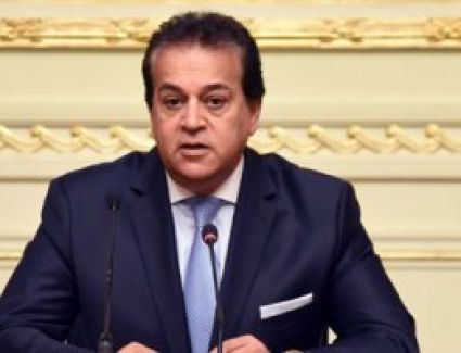 وزير التعليم العالي يوقف عضو هيئة التدريس صحاب الفيديو المتداول ويحيله للتحقيق