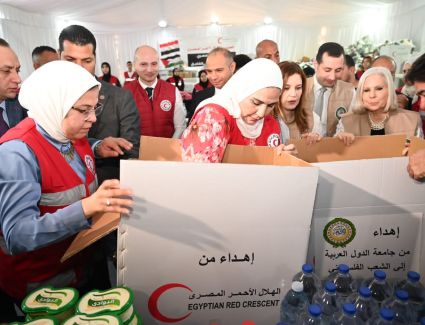 القباج وأبو غزالة يدشنان قافلة مساعدات مجلس وزراء الشئون الاجتماعية العرب إلى قطاع غزة